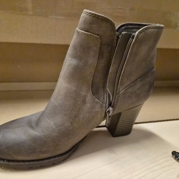 Clarks Verona Step Fashion Ankle Boots - Picture 7 of 7